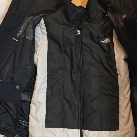 The North Face Women's Black Ski Jacket - Picture 5 of 9